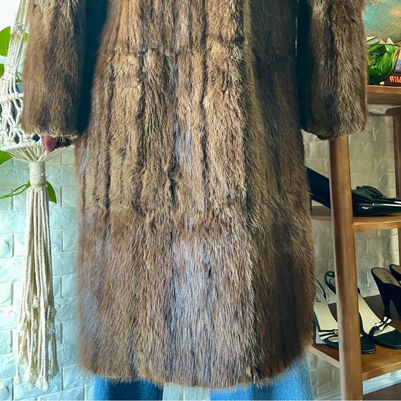 Vintage 1950s Old Hollywood Glamor Big Collar Fox + Fur Coat - Picture 10 of 17